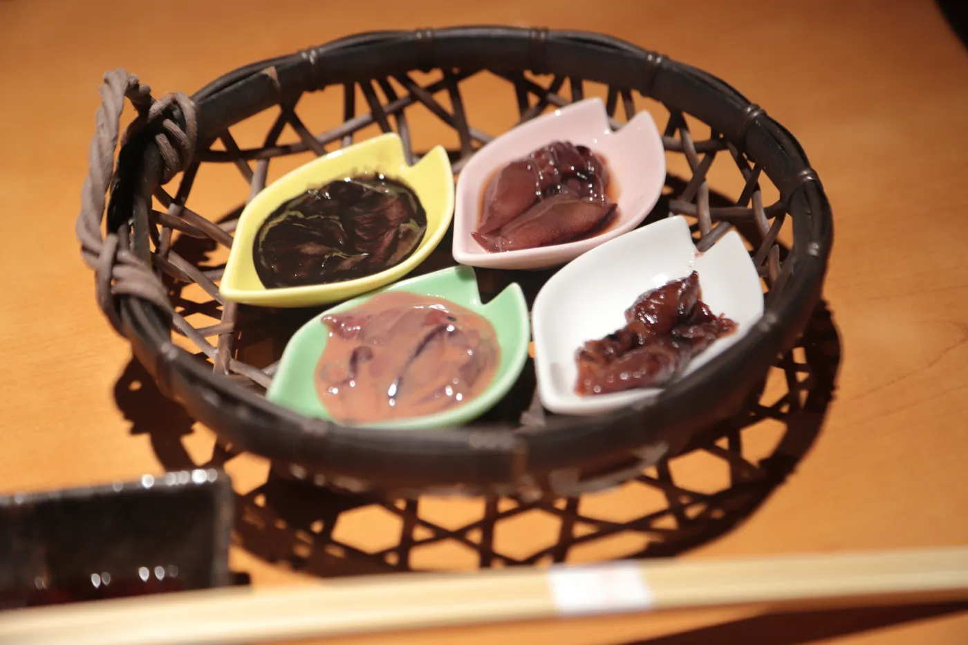 富山で撮影されたホタルイカ料理。醤油漬け・干物・塩辛など。